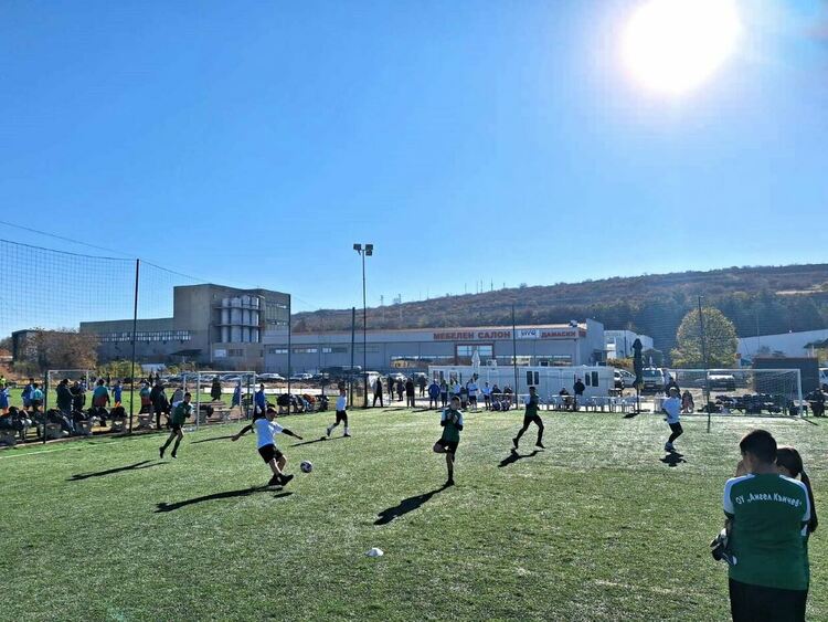 ОУ "Христо Ботев"-Асеновград е шампион в ученическия футболен турнир