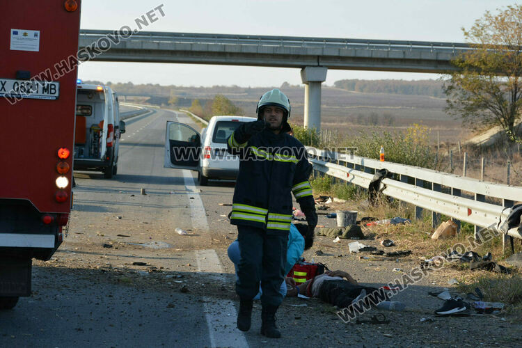 Баща и син са с опасност за живота след тежката катастрофа на магистрала „Марица“