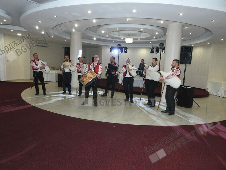 Строителите ни от Кърджалийско отбелязаха с празнична вечер професионалния си празник,уважиха ги от държавната и местна власт