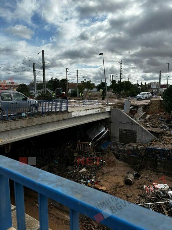 Многохиляден протест във Валенсия поиска оставката на премиера на провинцията Карлос Масон