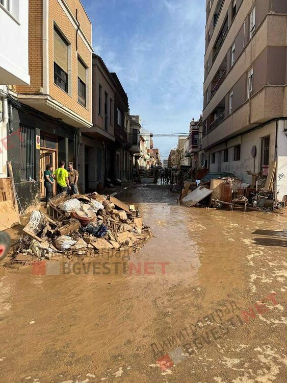 Многохиляден протест във Валенсия поиска оставката на премиера на провинцията Карлос Масон