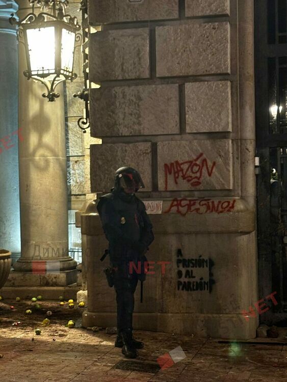 Многохиляден протест във Валенсия поиска оставката на премиера на провинцията Карлос Масон