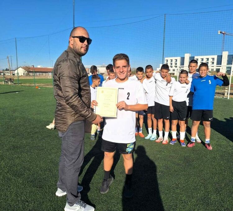 ОУ "Христо Ботев"-Асеновград е шампион в ученическия футболен турнир