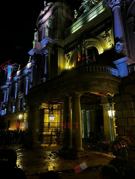 Многохиляден протест във Валенсия поиска оставката на премиера на провинцията Карлос Масон