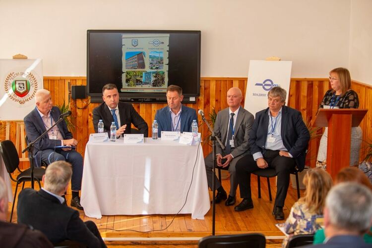 Зам.-министърът на образованието Таня Михайлова пристигна в Мадан