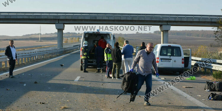 Баща и син са с опасност за живота след тежката катастрофа на магистрала „Марица“