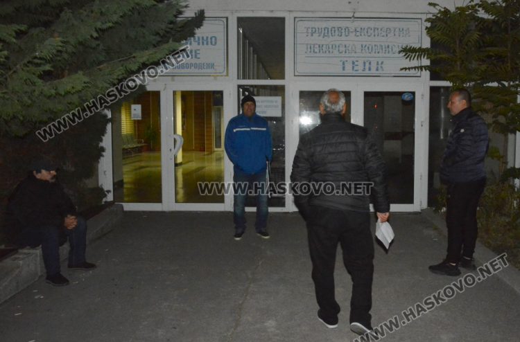 Среднощен кошмар в ТЕЛК: Записват се в списъци от 2 часа през нощта 