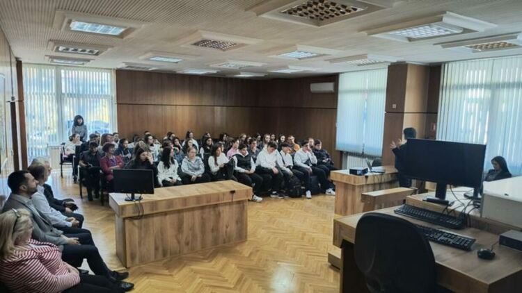 Ученици посетиха Съдебната палата в Смолян в Деня на отворените врати