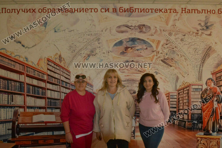 Фототапети с вдъхновяващи мисли ще красят Гимназията по туризъм 