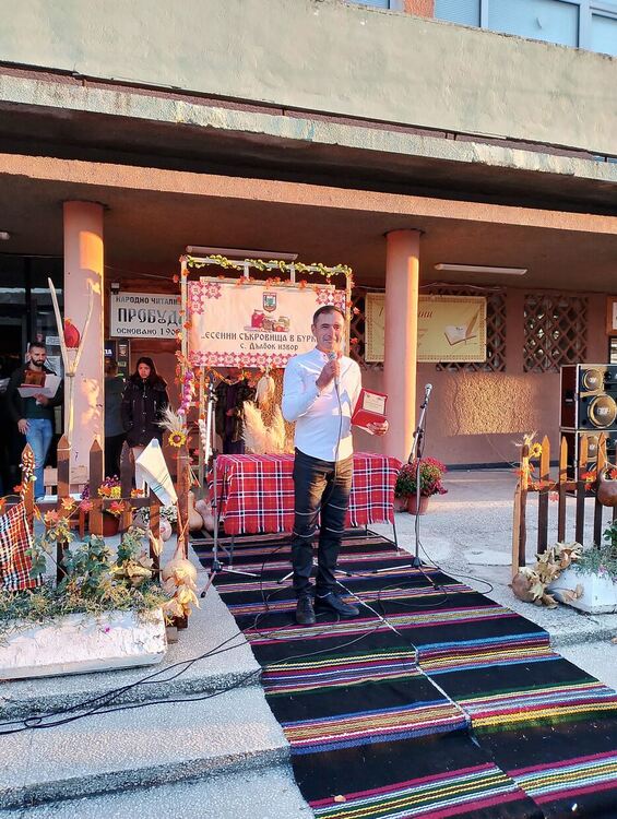 350 кулинари, певци и танцьори събра празникът "Есенни съкровища в буркани" в село Дълбок извор