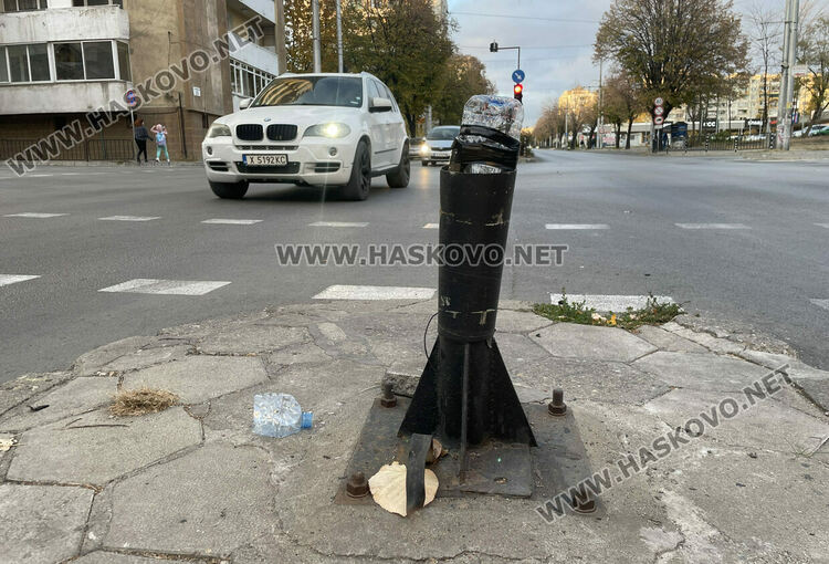 „Тиранти“ на тролей счупиха светофара на „Раковски“