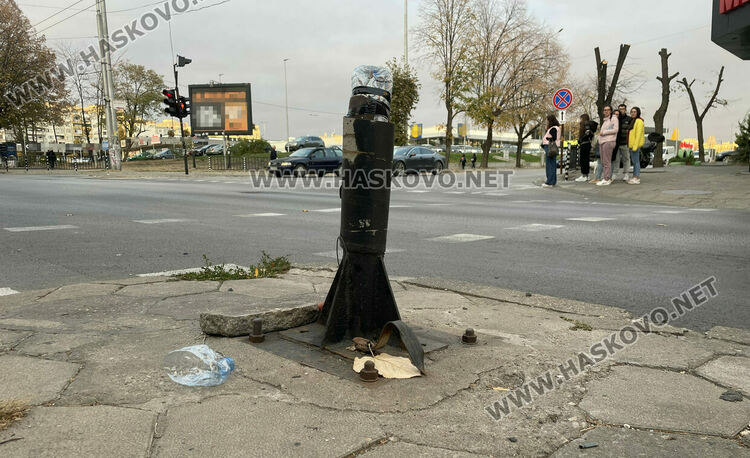 „Тиранти“ на тролей счупиха светофара на „Раковски“