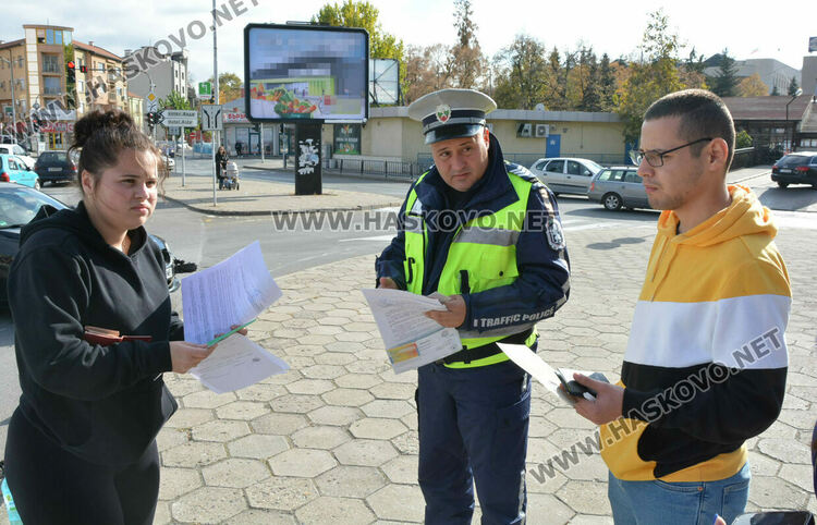 Водачката на БМВ-то (вляво) и водачът на „Фолксвагена“ (вдясно)