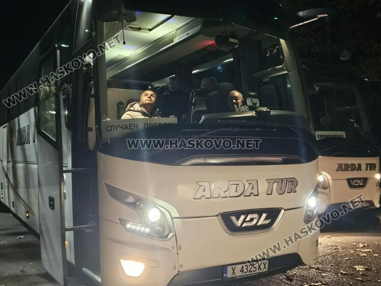 10 автобуса с привърженици на ДПС-НН от Хасковско се включиха в протеста в София