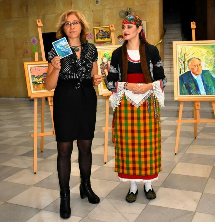 Внучката на Николай Хайтов припомни за дядо си със своя изложба 