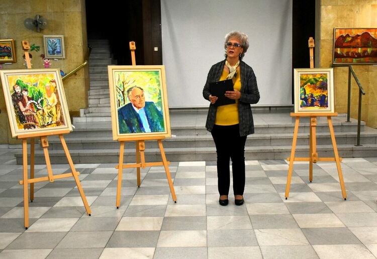 Внучката на Николай Хайтов припомни за дядо си със своя изложба 