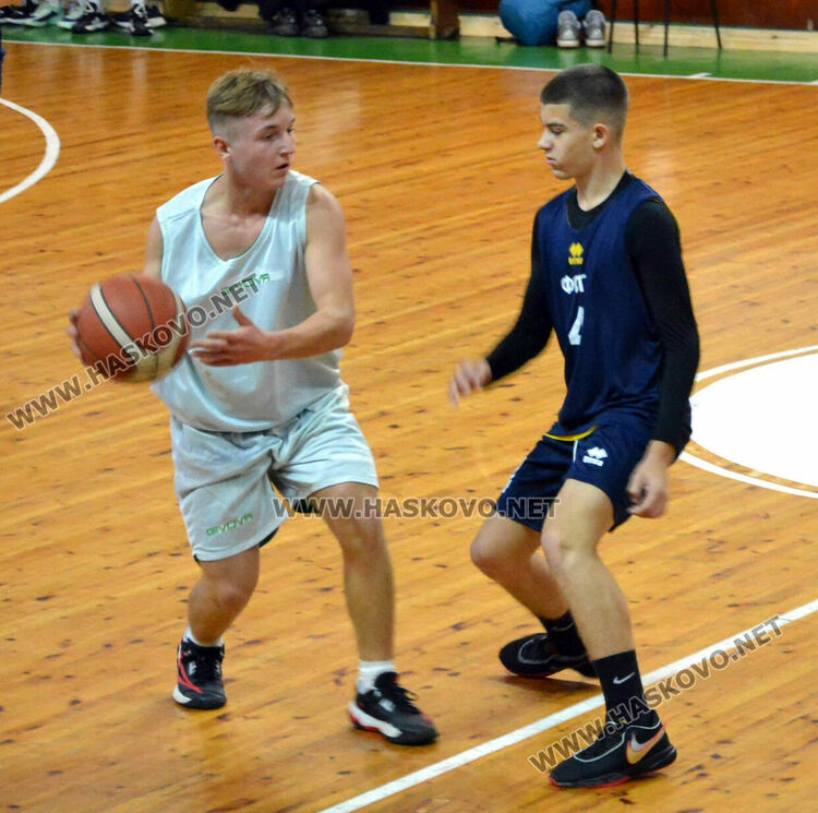 Започнаха ученическите игри по баскетбол в Хасково