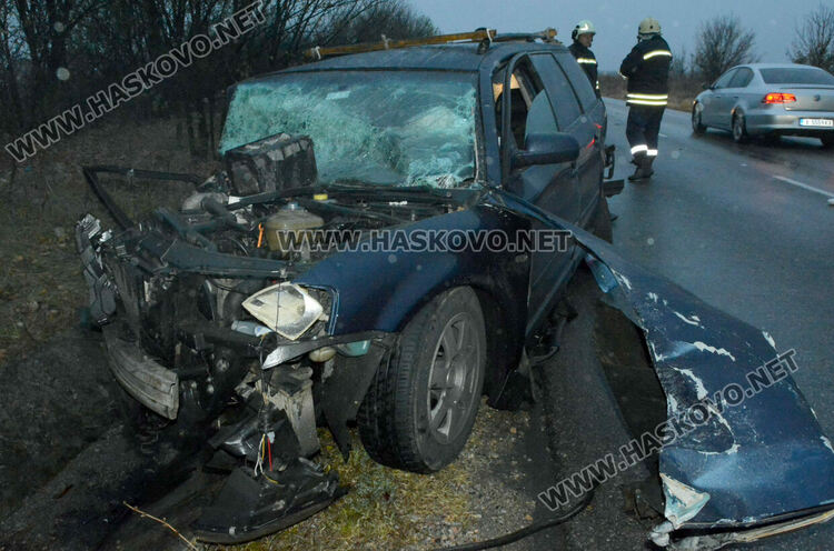 Загинал и трима ранени при челна катастрофа в Хасковско