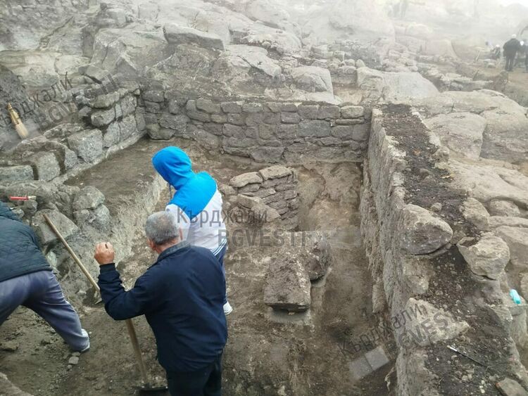 Представиха Свещения квартал Area Sacra на финала на проучванията на Перперикон