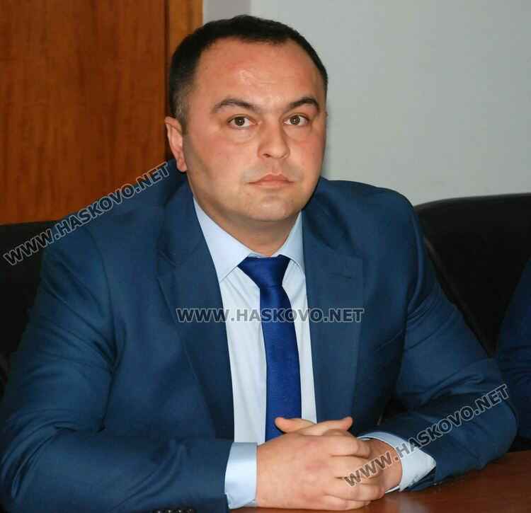 Танер Емин се закле като депутат и излезе в неплатен отпуск като зам.-кмет на Хасково