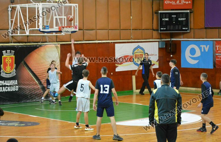 Започнаха ученическите игри по баскетбол в Хасково
