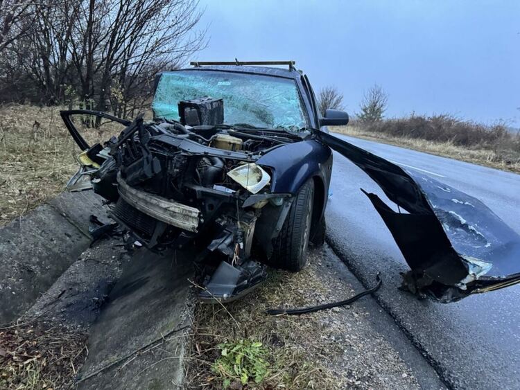 Загинал и трима ранени при челна катастрофа в Хасковско