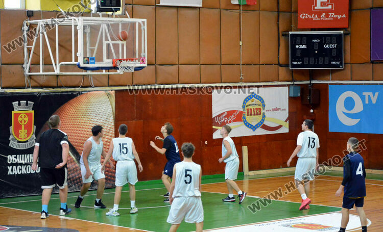 Започнаха ученическите игри по баскетбол в Хасково