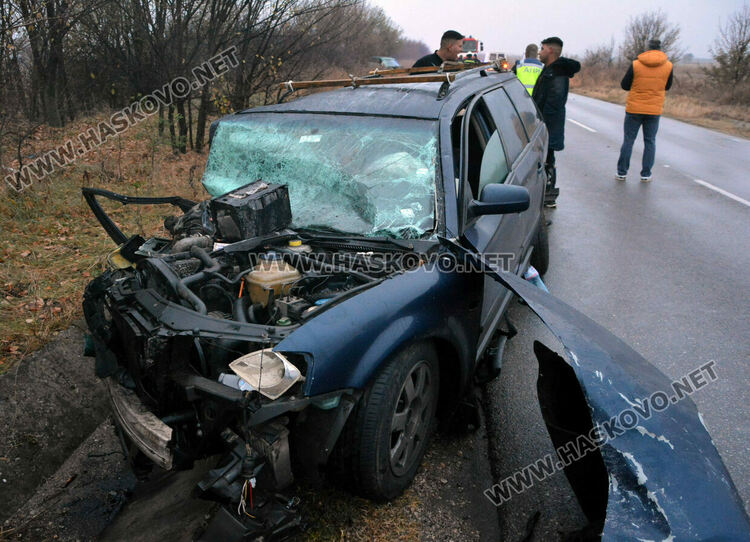 Загинал и трима ранени при челна катастрофа в Хасковско