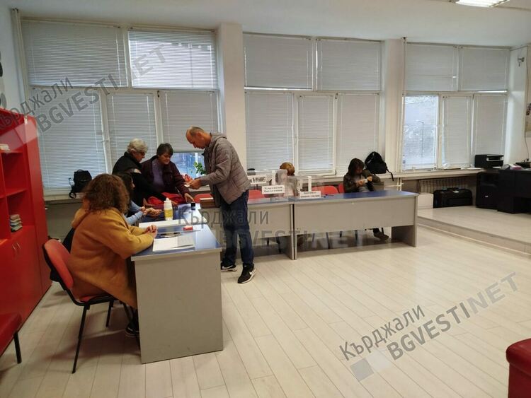 Изплащат хонорарите на членовете на СИК на 13-ти ноември