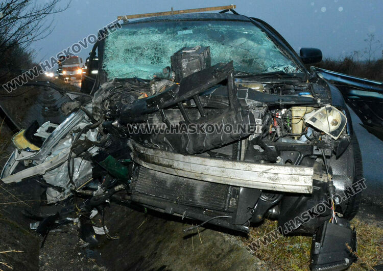 Загинал и трима ранени при челна катастрофа в Хасковско