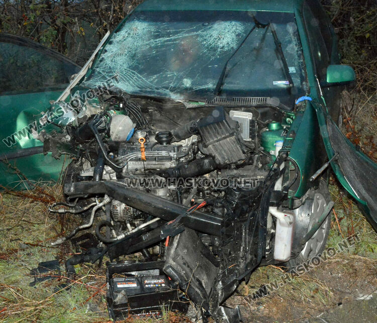 Загинал и трима ранени при челна катастрофа в Хасковско