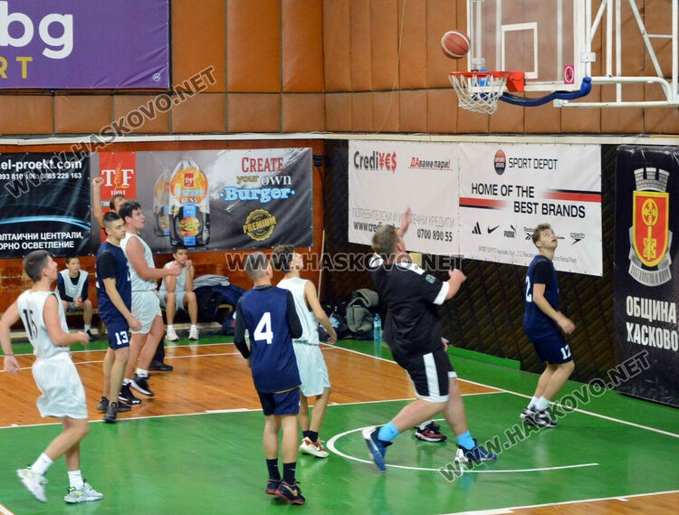 Започнаха ученическите игри по баскетбол в Хасково