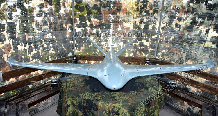 Деца разглеждаха оръжия в Деня на отворени врати на батальона в Хасково