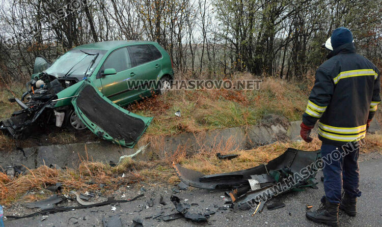 Загинал и трима ранени при челна катастрофа в Хасковско