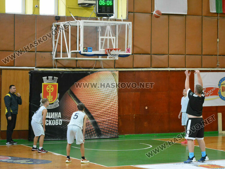 Започнаха ученическите игри по баскетбол в Хасково