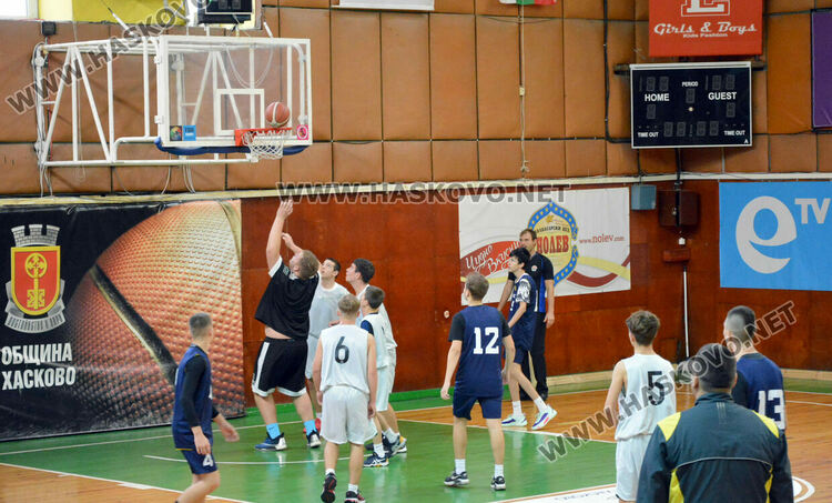 Започнаха ученическите игри по баскетбол в Хасково