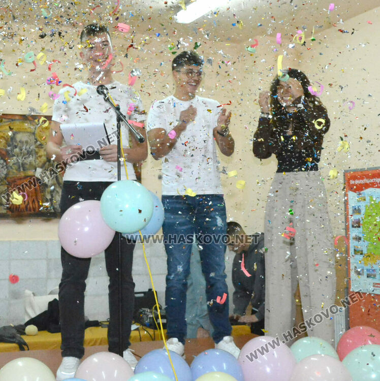 Никола Колев и Скай Томлинсън са новите принц и принцеса на Езиковата гимназия в Хасково