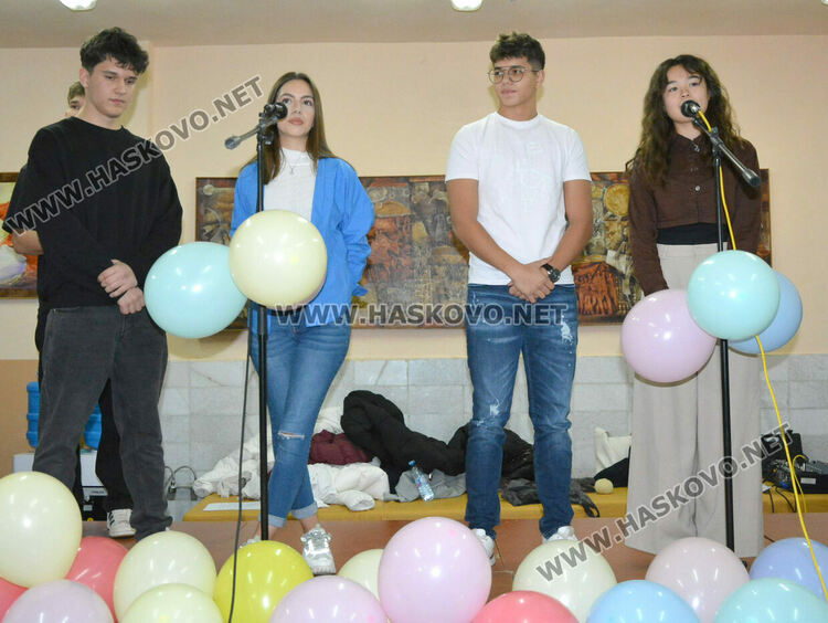 Никола Колев и Скай Томлинсън са новите принц и принцеса на Езиковата гимназия в Хасково