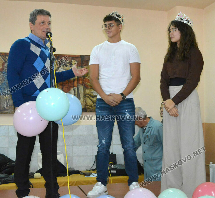 Никола Колев и Скай Томлинсън са новите принц и принцеса на Езиковата гимназия в Хасково