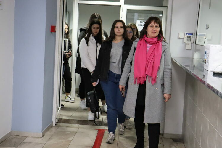 Бъдещи финансисти от ФСГ гостуваха в Общинска данъчна дирекция в Хасково