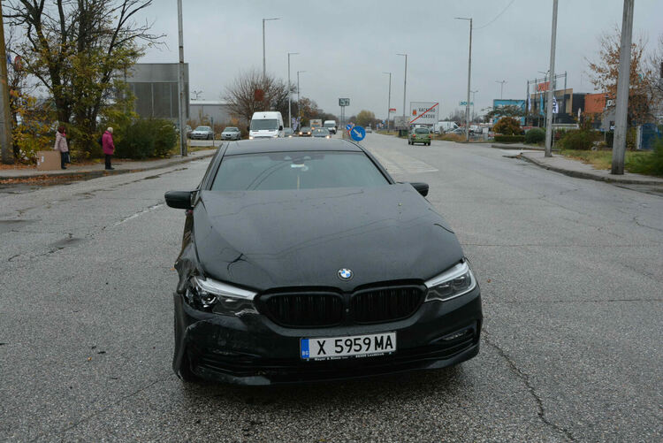 „Фолксваген“ отне предимство и беше пометен от „БМВ“ на бул. „Съединение“ в Хасково