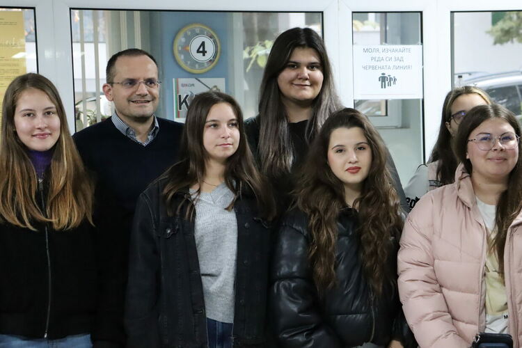 Бъдещи финансисти от ФСГ гостуваха в Общинска данъчна дирекция в Хасково