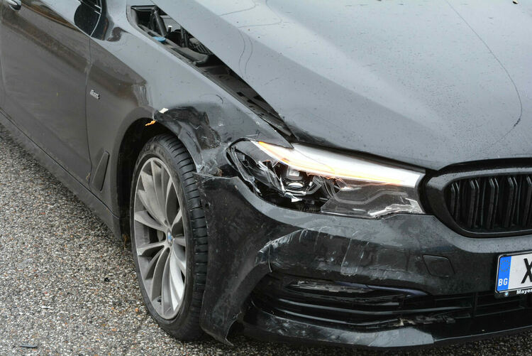 „Фолксваген“ отне предимство и беше пометен от „БМВ“ на бул. „Съединение“ в Хасково