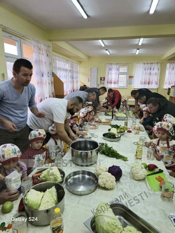 В ДГ"Мир" с инициатива "Да направим туршия с татко"