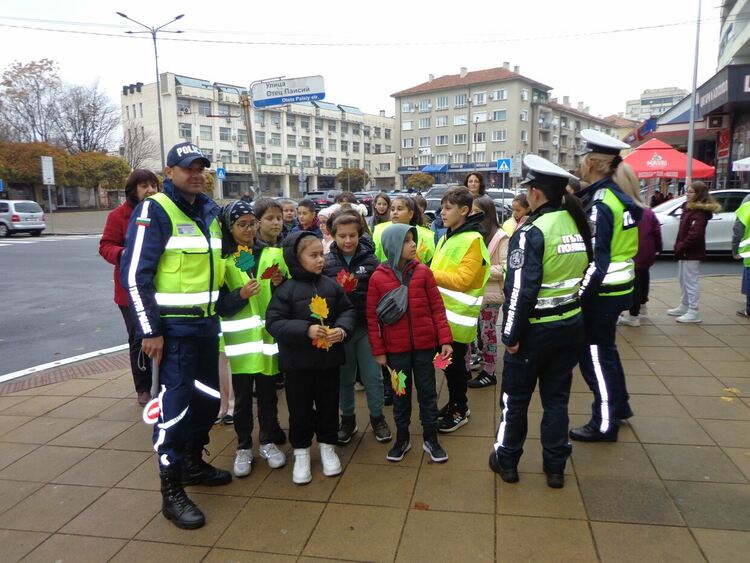 Чрез малките паисиевци„Посланието на есенния лист“ отправи своя призив за безопасно шофиране