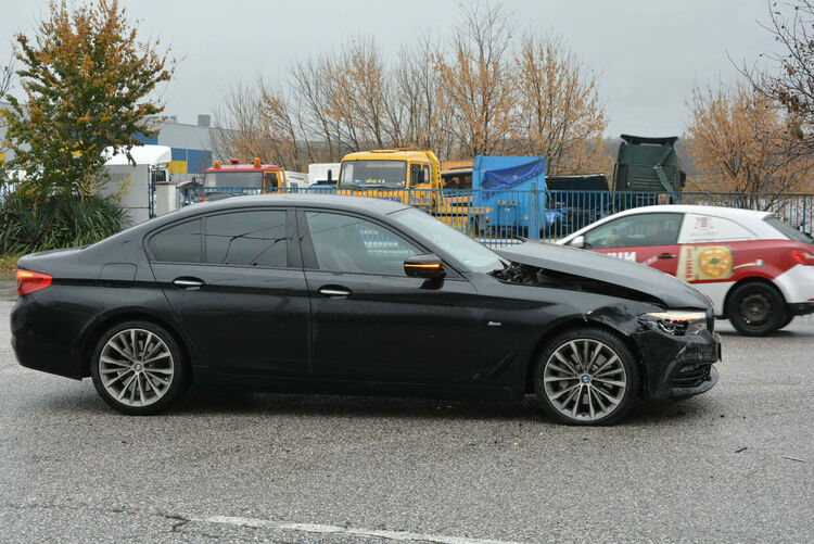 „Фолксваген“ отне предимство и беше пометен от „БМВ“ на бул. „Съединение“ в Хасково