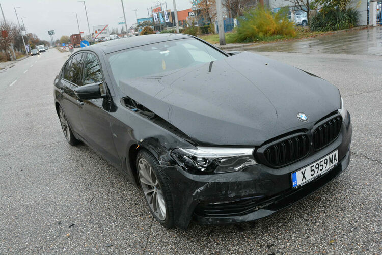 „Фолксваген“ отне предимство и беше пометен от „БМВ“ на бул. „Съединение“ в Хасково