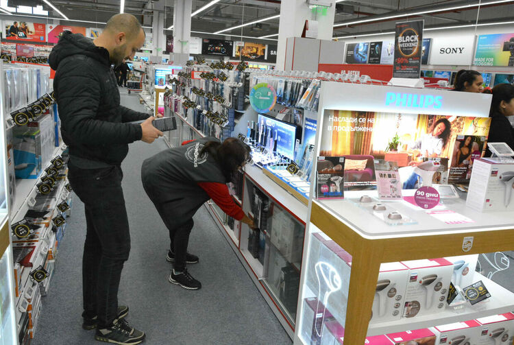 Черният петък в Хасково вече започна в някои от големите магазини 