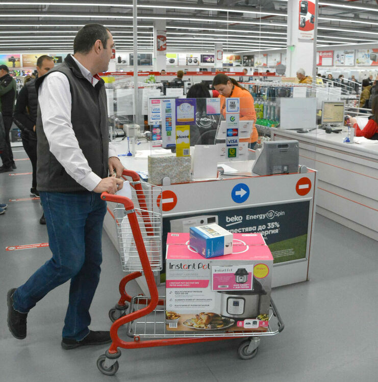 Черният петък в Хасково вече започна в някои от големите магазини 