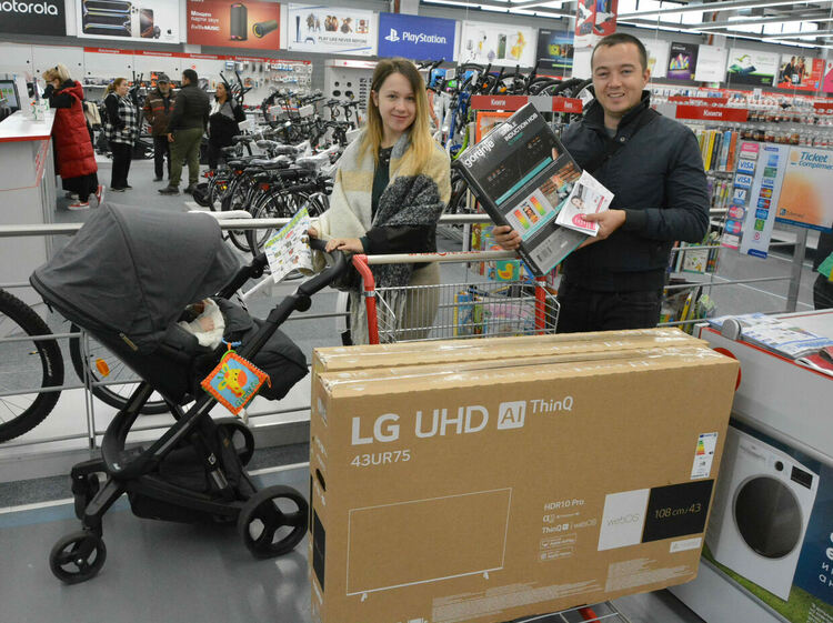 Черният петък в Хасково вече започна в някои от големите магазини 